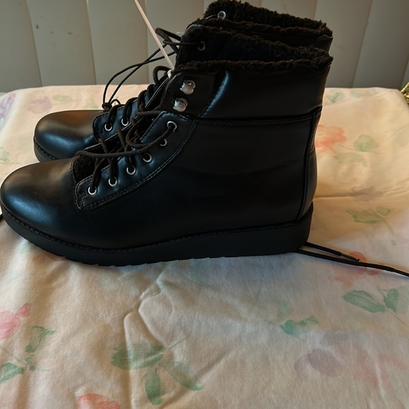 Boots - Picture 3 of 8